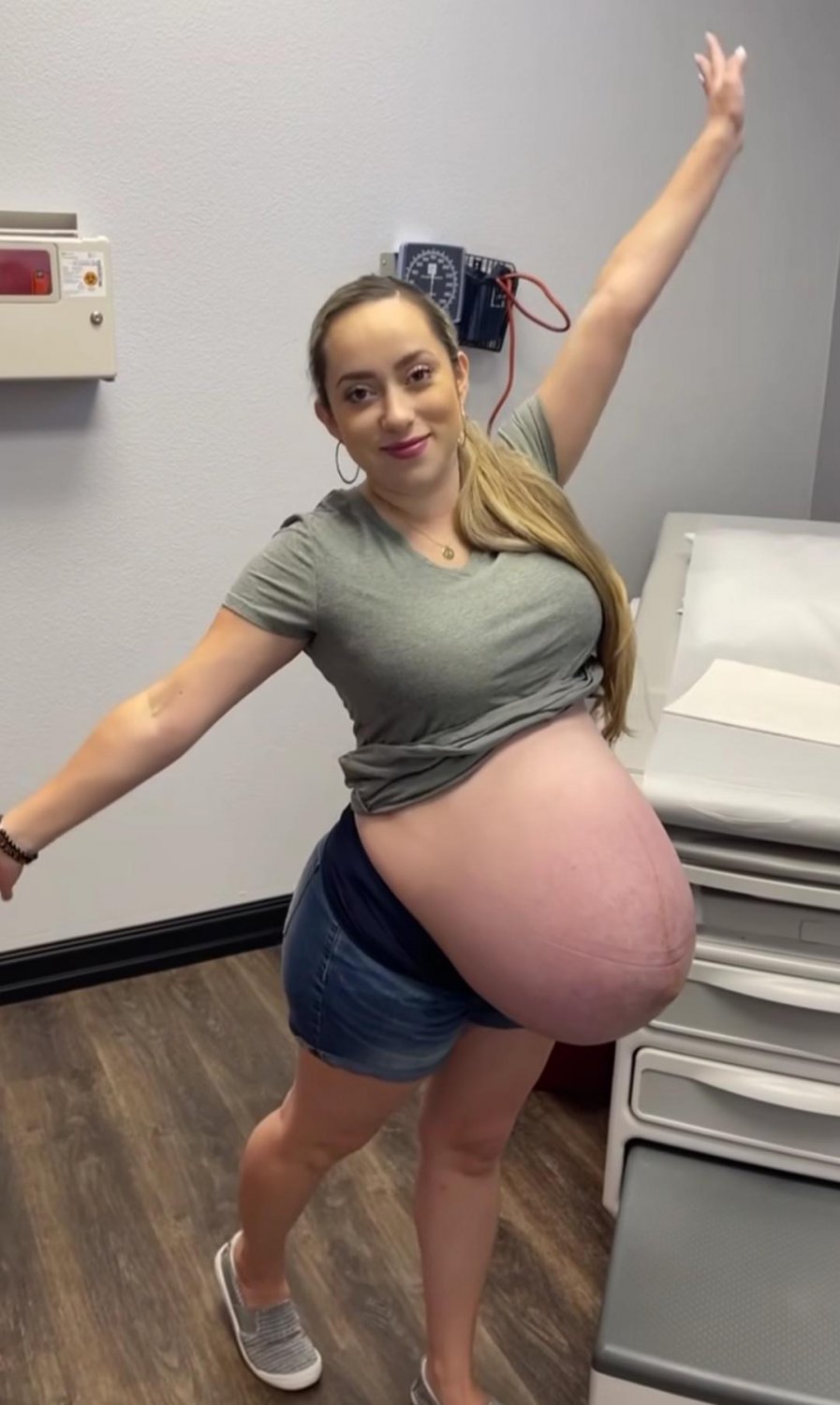 Random Pregnant Hoes 7 #hB1d8Oq3