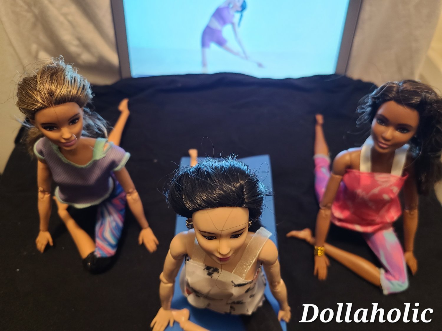#13 They're doing yoga and getting a facial #JEQNVuZC