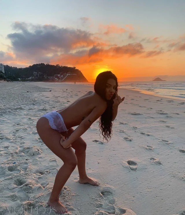 Maria #mPFwIhVc