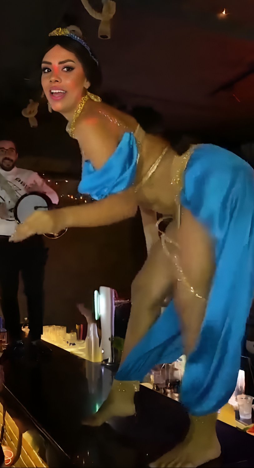 Katta eshak porno qora yigit Bokira opa bilan jinsiy aloqa