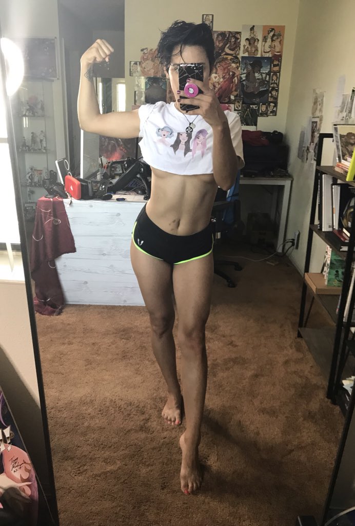 Nicole #90j4Y66q