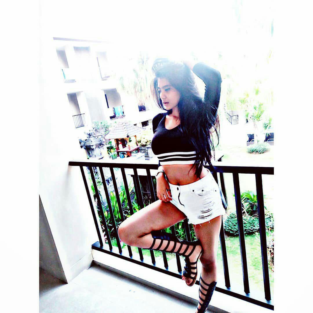 Alexa #ZVkDqqsH