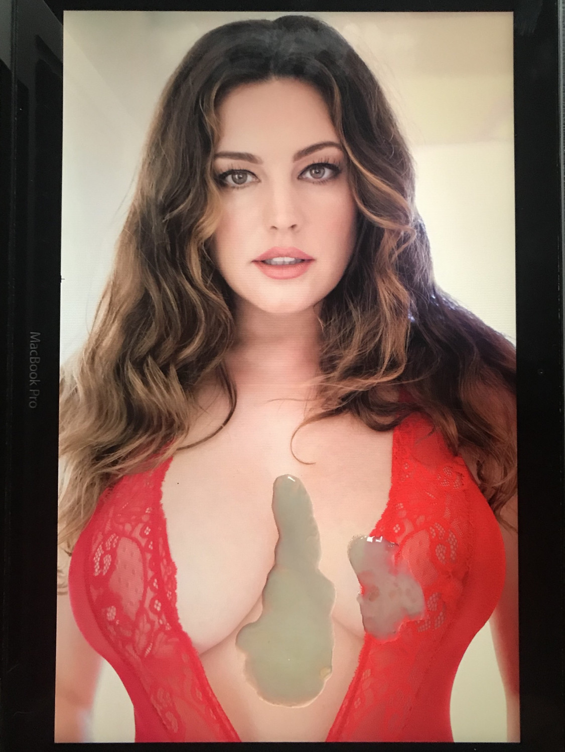 Kelly Brook tributes #kZd8wD3L