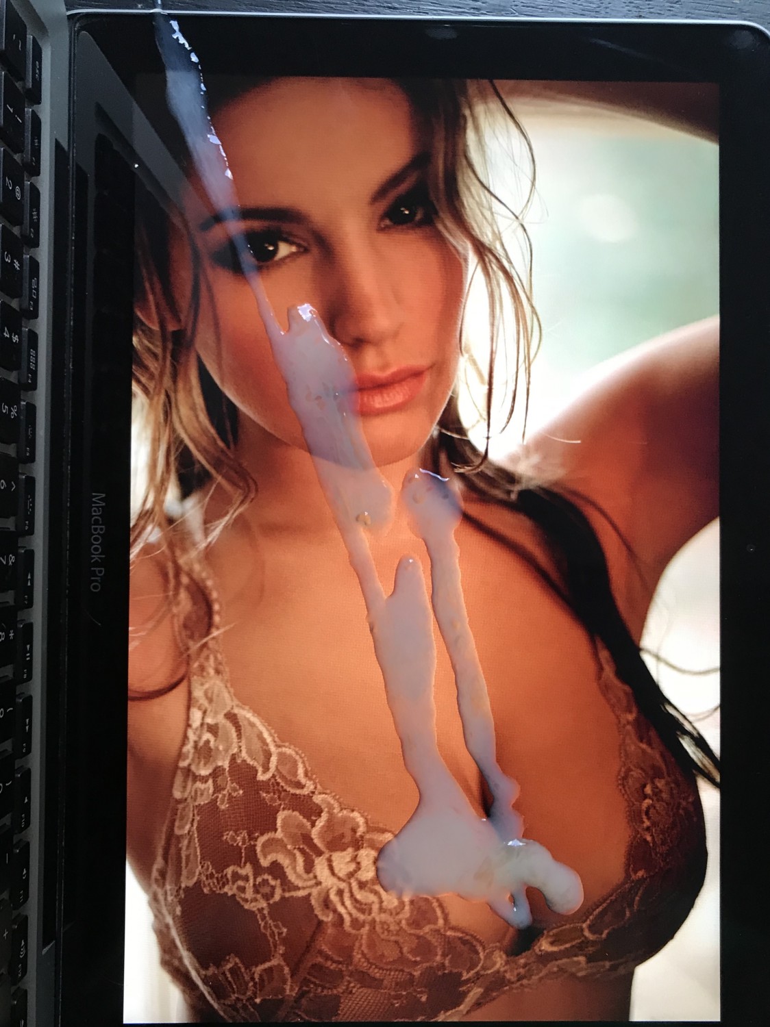 Kelly Brook tributes #nq9ZXdNw