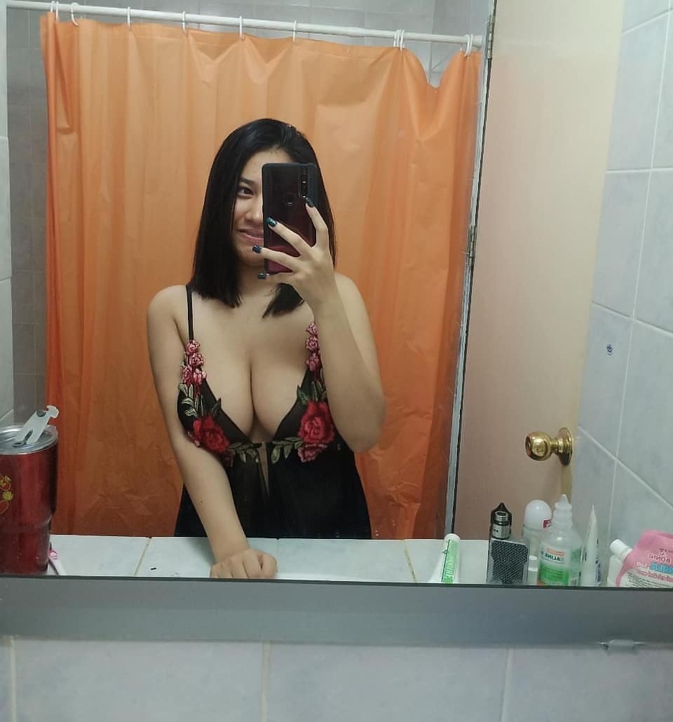 Eastern Desi Babe #8CivPUGh