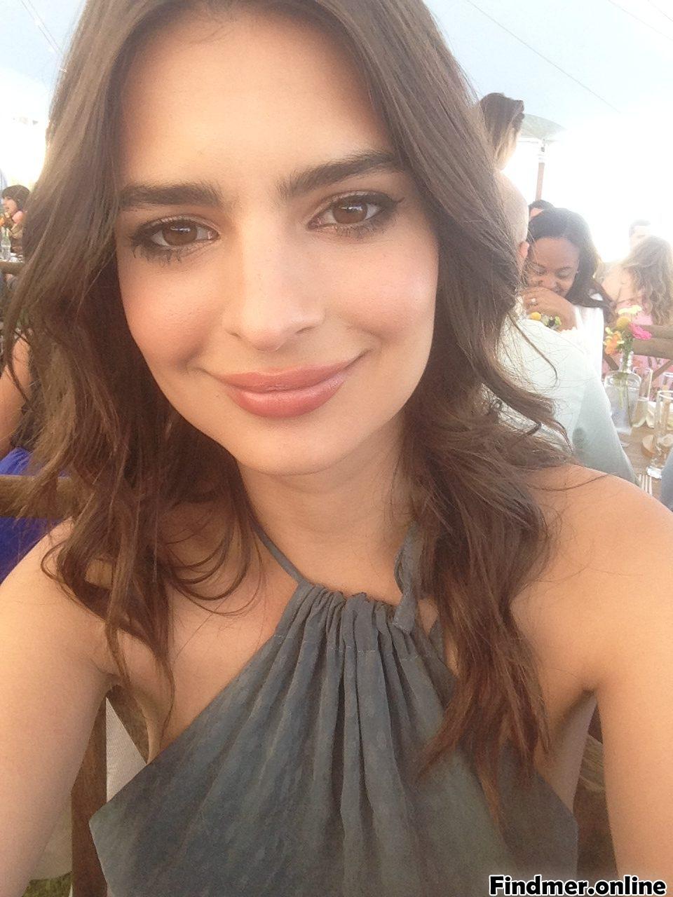 Emily Ratajkowski Nude New Photo Gallery And Videos #x2U9AWa3