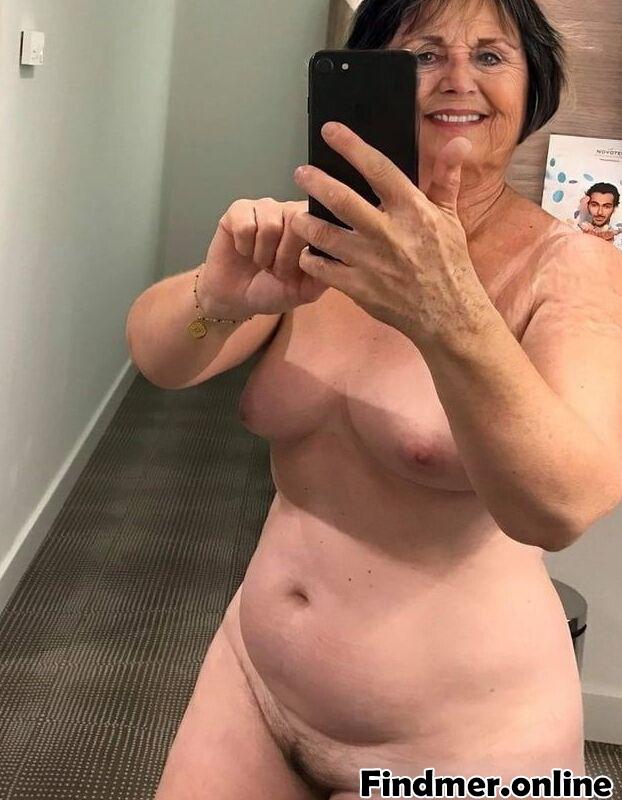 Moms Phone IV #T4jo0lVP