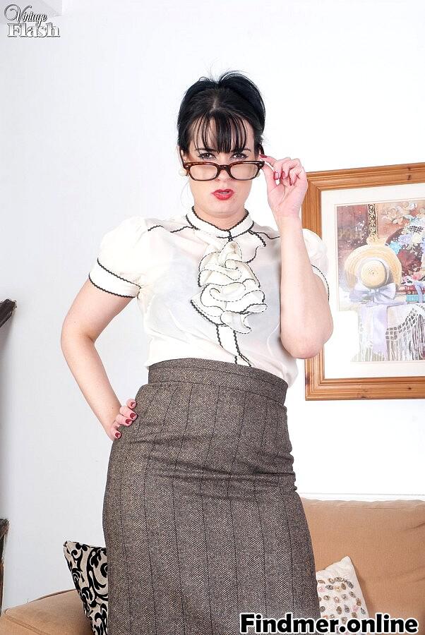 Imaje Glasses Milf Yoga! Tall woman Tanya Cox takes off her glasses while baring her big ass and pu #xflrJ1d1