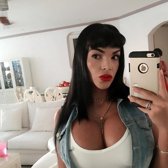 Cleavage That Makes Me HARD #nU4egvWM