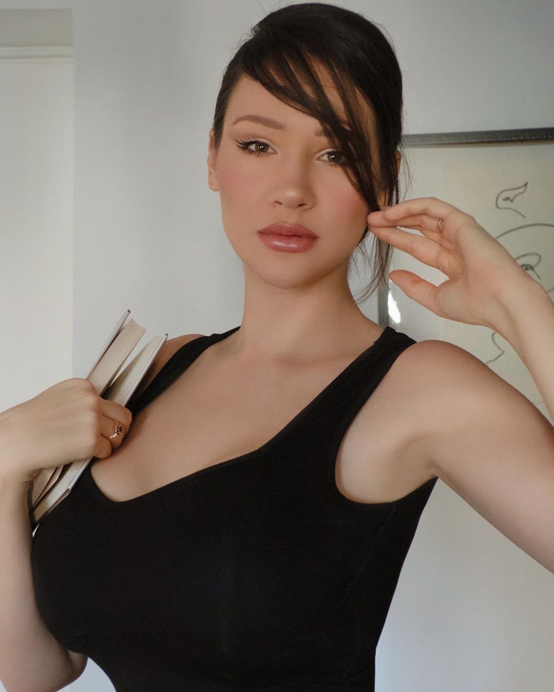 Alina Lewis – Busty Brunette Czech Girl #L8p9cNBd