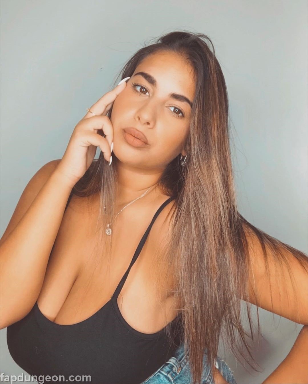 Shahar Matok – Thick and Busty Teen #HIiNHbmE