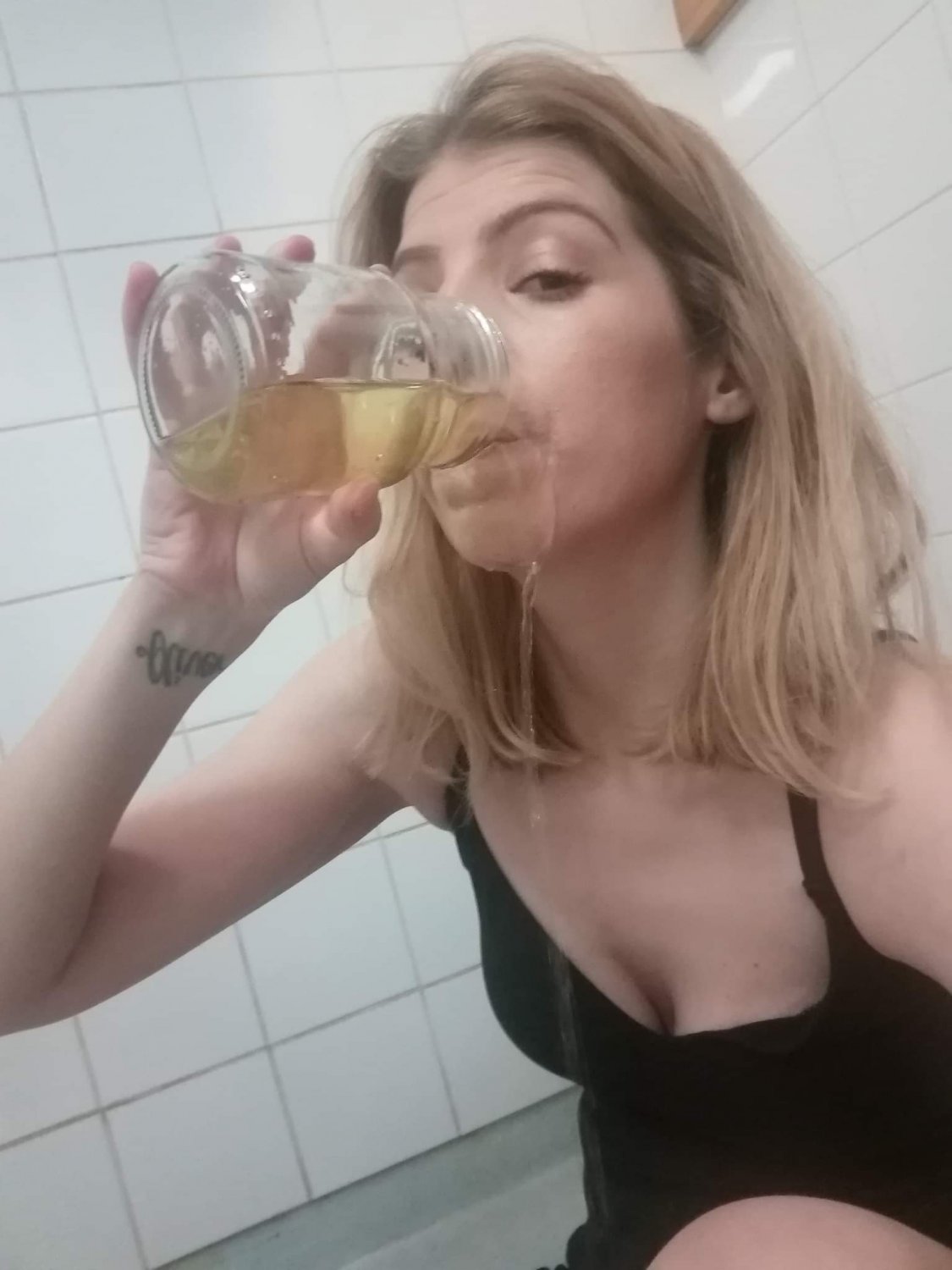 Pee loving escort #D3hGVNAt