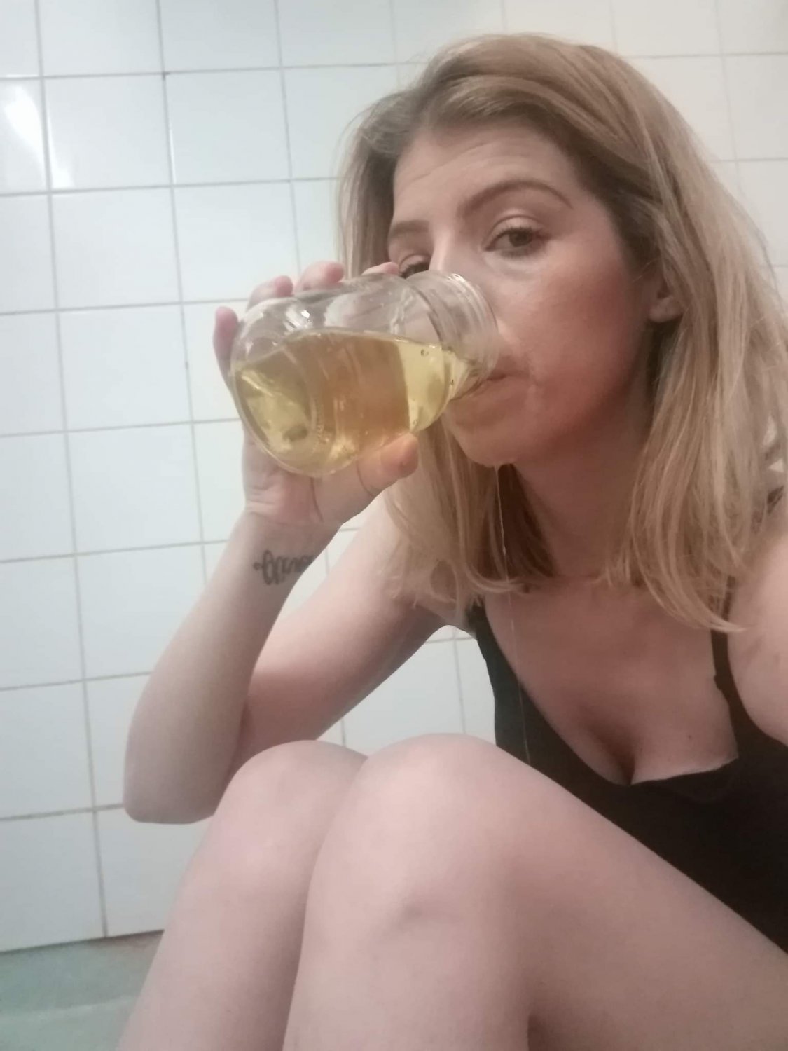 Pee loving escort #fSuYHE5L