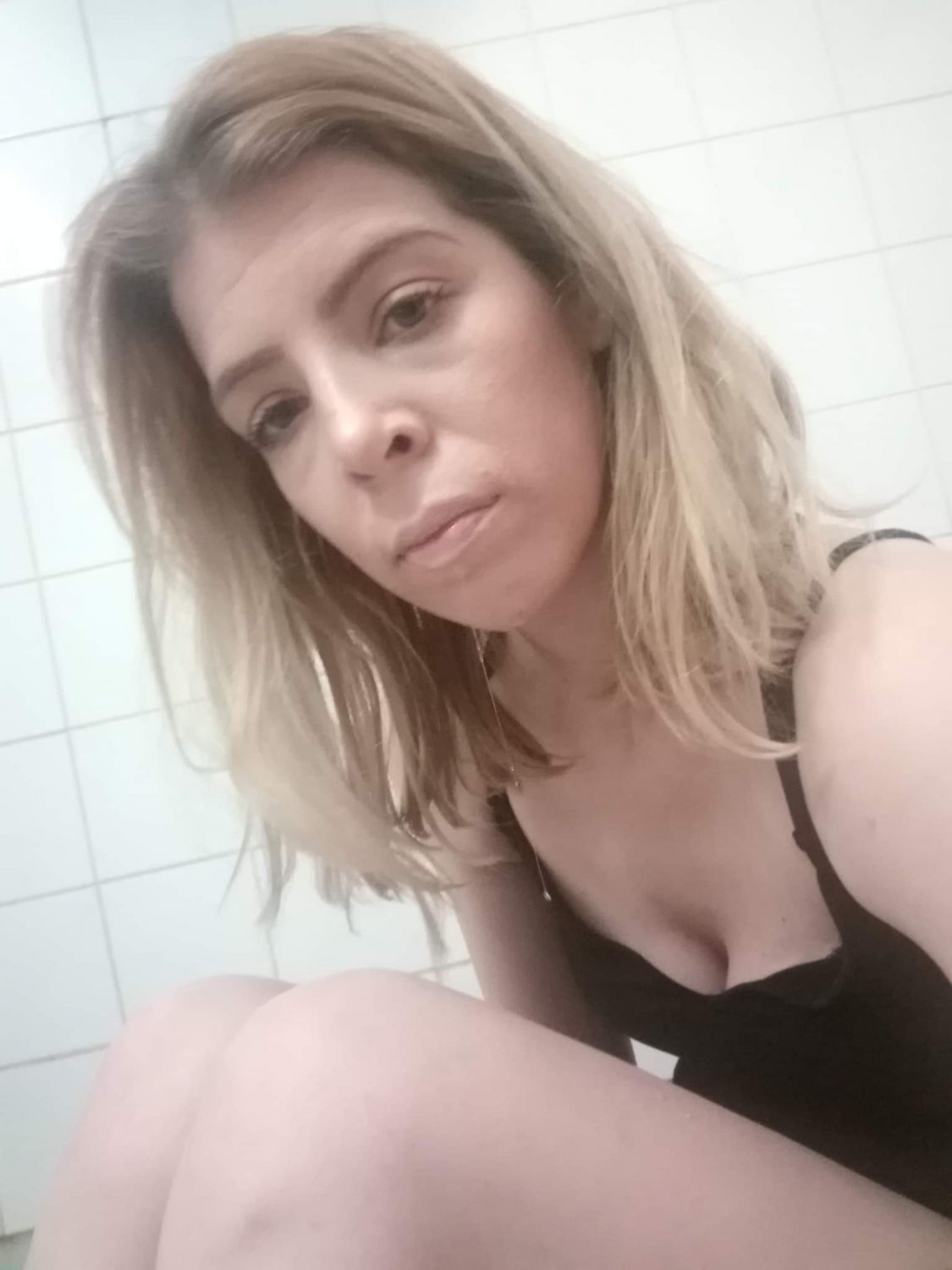 Pee loving escort #jyf40koc