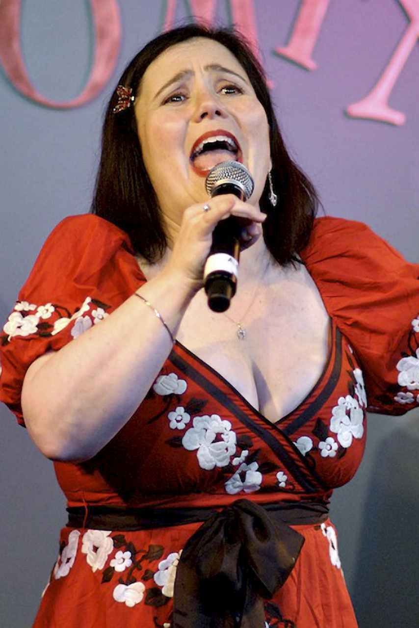 Alex Borstein Tits